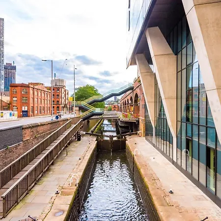 Hilltop Serviced Apartments - Deansgate Manchester Exterior photo